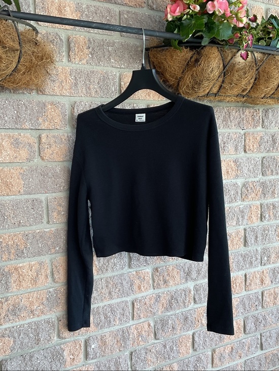 Sunday Best Tops - Sunday Best Black Long-Sleeve Cropped Tee